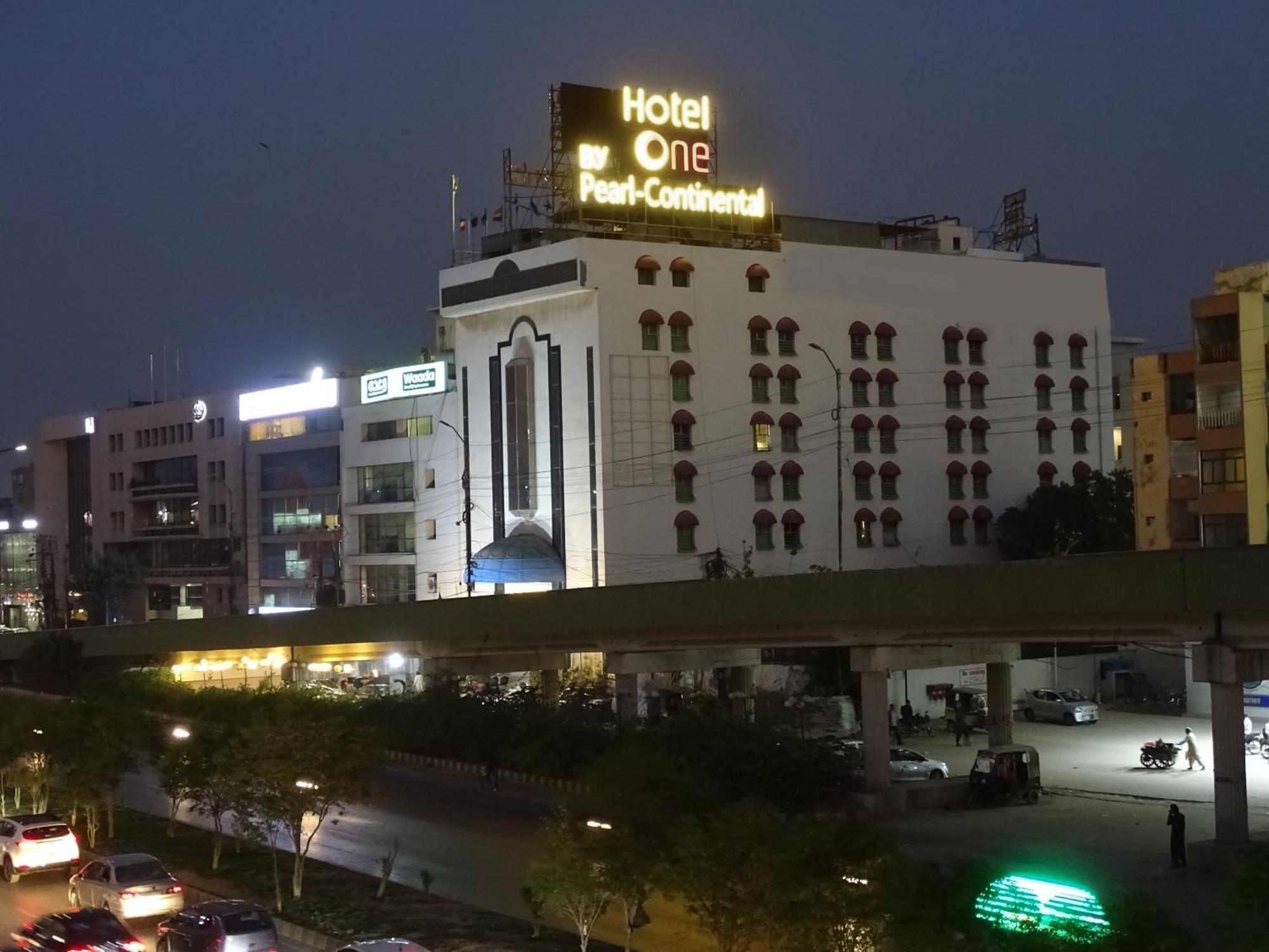 Hotel One Karaczi Zewnętrze zdjęcie